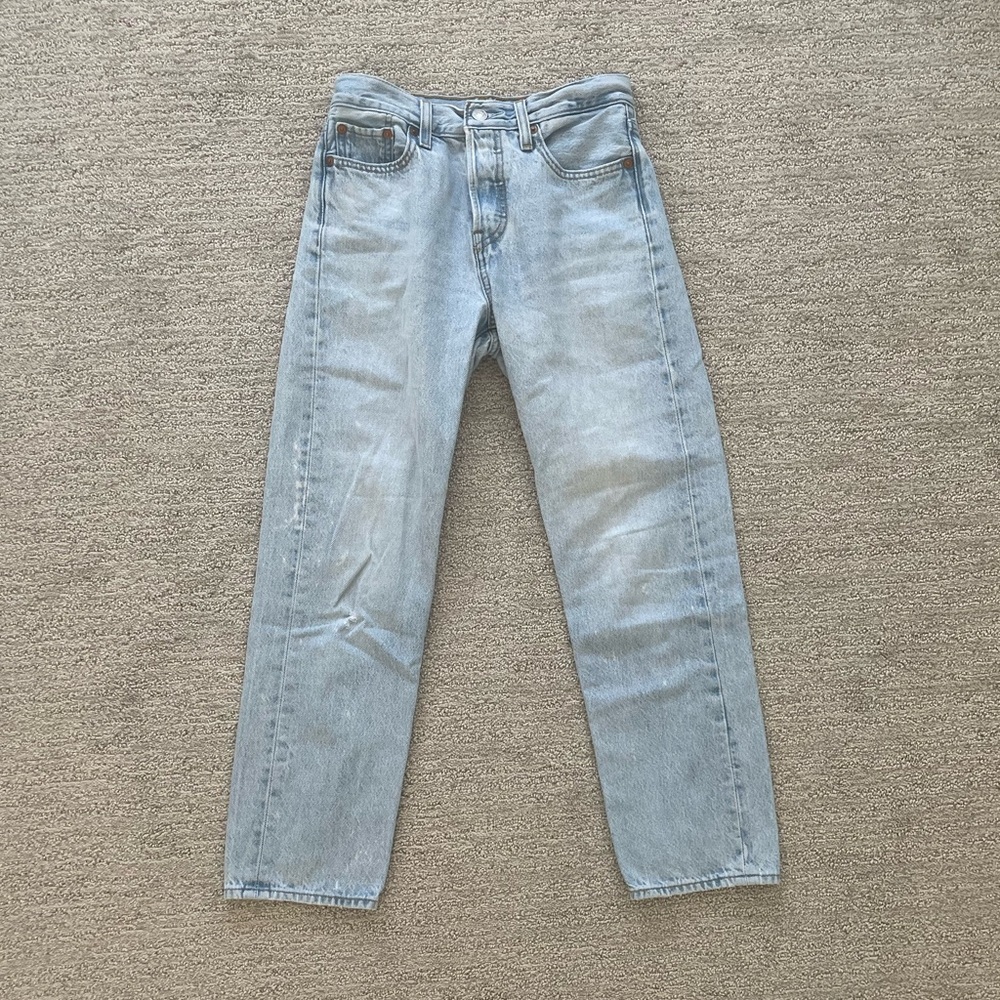 Levi’s Women’s High Waist Light Wash Denim Jeans Luxury Casual Minimalist Spring